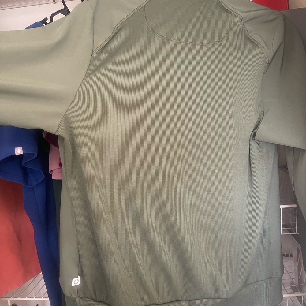 Cherokee Infinity Scrub Jacket Size Large - image 4